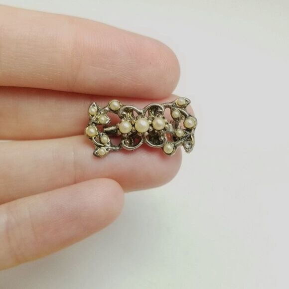 Vintage Little Silver Tone and Faux Pearl Lapel Pin, Scatter Brooch, Estate - Picture 6 of 6